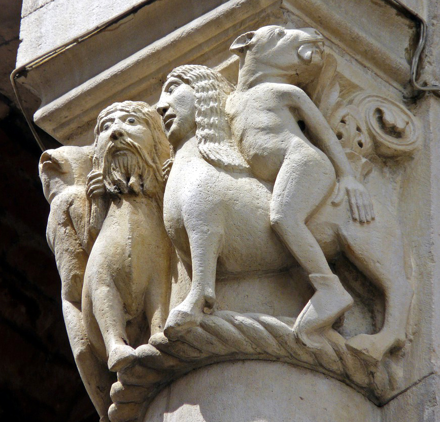 Capitello lato sud centauri
